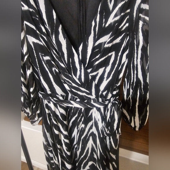 Women's clothing(401) - Picture 6 of 7